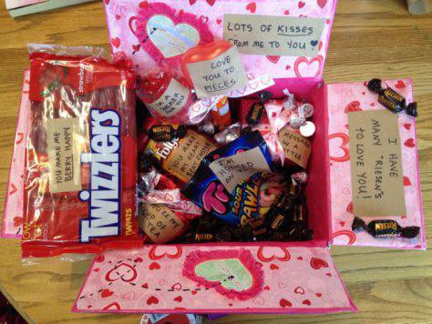 приехать к парню сюрпризом. приятный сюрприз для любимого. неожиданный подарок. идеи подарков на день рождения. сюрприз любимому.