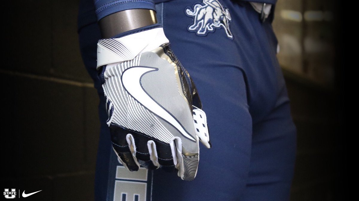 USUFootball's tweet photo. Blue is better.
#AggiesAllTheWay #ArizonaBound https://t.co/NgC7MniVav