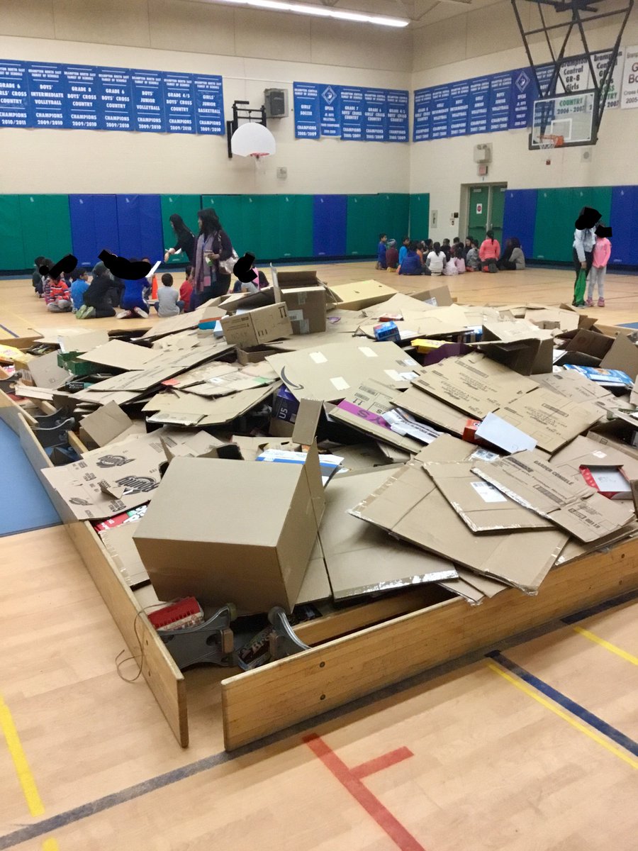 MsBucknamsClass's tweet photo. Building arcade games for @WesterveltsPS Cardboard Challenge! https://t.co/aWkOW0tEme