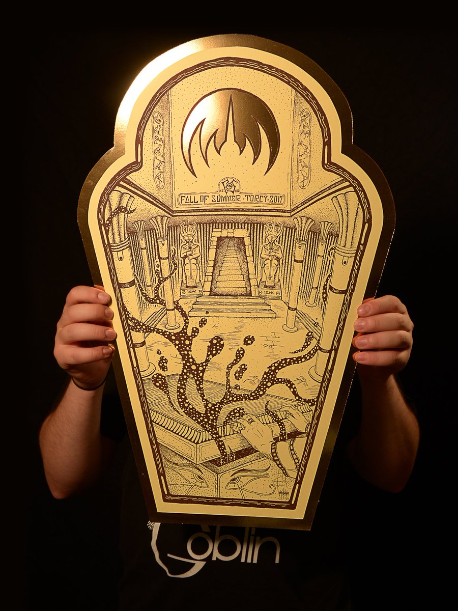 FallOfSummer's tweet image. [D-4] It’s Christmas week right now and it says that people usually give gifts to each other. 
It’s now 4 days until Christmas Eve and we’re having a little zoom over @EmgalaiGrafik serigraphy for Magma.
#christmasgift  
👕 Merch/Store ➲ bit.ly/FoSShop