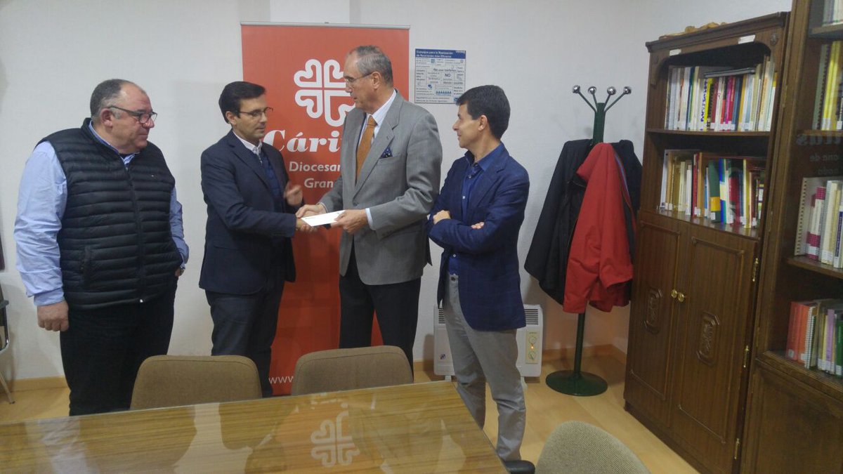 .<a href="/Emasagra/">Emasagra</a> lleva alimentos a los comedores sociales de <a href="/CaritasGranada/">@caritasgranada</a> y San Juan de Dios
👉goo.gl/Wkt3ne