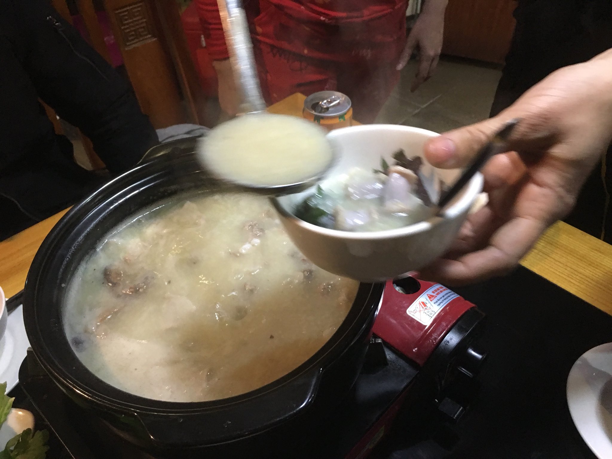 まるがも 公式 大阪物流センター1500坪空きスペース有 お粥に豚の内臓と鳩のお肉を入れて食べる料理をはじめて食べたがも 美味しかったがも これは間違いなく日本でも流行る食べ方がもね Marushinvietnam ハノイ ベトナム お粥 ホルモン