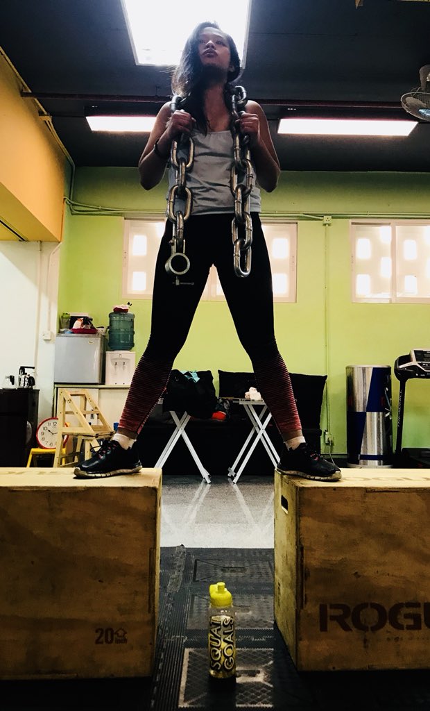 Bern12893's tweet photo. If it doesn’t challenge you, it won’t change you. #FitnessGirl #squatgoals https://t.co/2q5vbg87dv