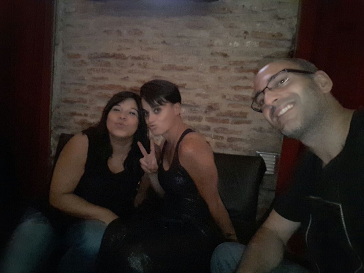 NatyG_OK's tweet photo. Viernes 15 de Diciembre 
Fiesta de Tránsito! !! GCBA
Muy buena!!con @VEROBZ9  y Juan!! 

#FiestaTwittera2017 https://t.co/TxmXj4FlDU