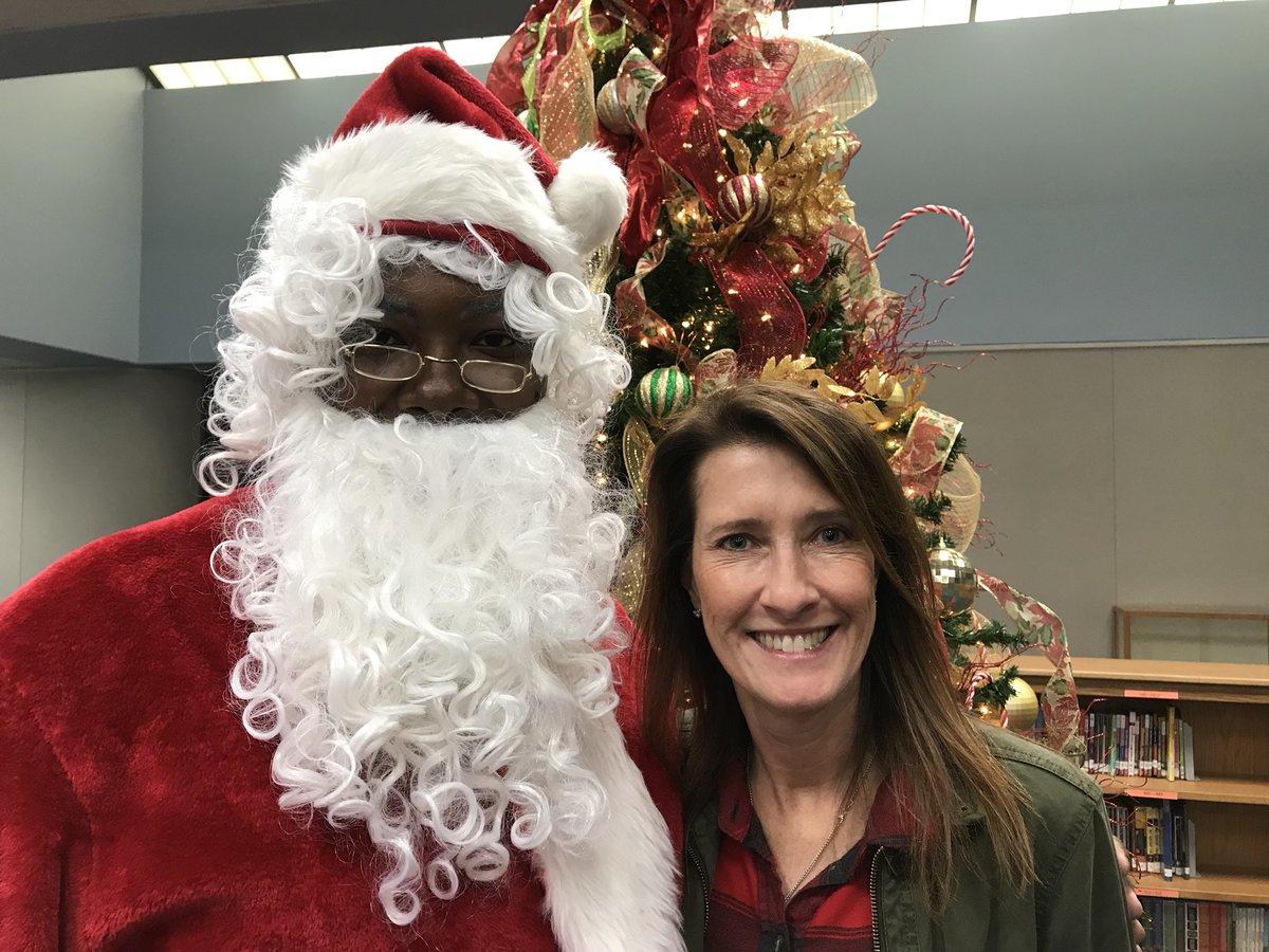MsMarlow1's tweet photo. #Resholidaybingo                      #PicwithSanta https://t.co/OgJAtvHFXz