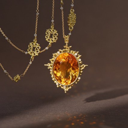 A scintillating #citrine #necklace by <a href="/EstherEyre/">Esther Eyre</a> is getting us in the mood for a #fireside #Christmas! See more of her work: ow.ly/j1h750fDVLq