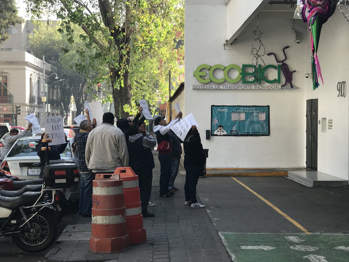 guein's tweet photo. Asi las cosas en ecobici... #ecobici @ManceraMiguelMX @tmullergarcia @ccoutdoor @ClearChannelMX https://t.co/HRlqSospmR
