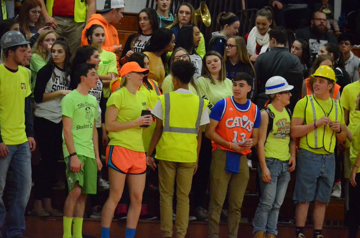 jacob_warnement's tweet image. Team work makes the dream work! Everyone dress as Christmasy as you can and get your butt to the game tonight at 6. We need everyone!