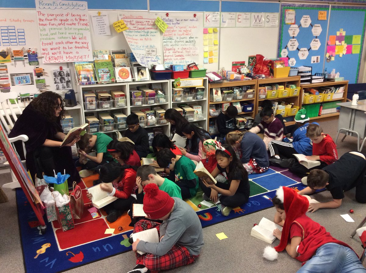 MrsCBuxton's tweet photo. Happy Holidays from Hogwarts! Oh how magical! @tsdthinkers @HamiltonHawks82 https://t.co/tzMKIUUS8x
