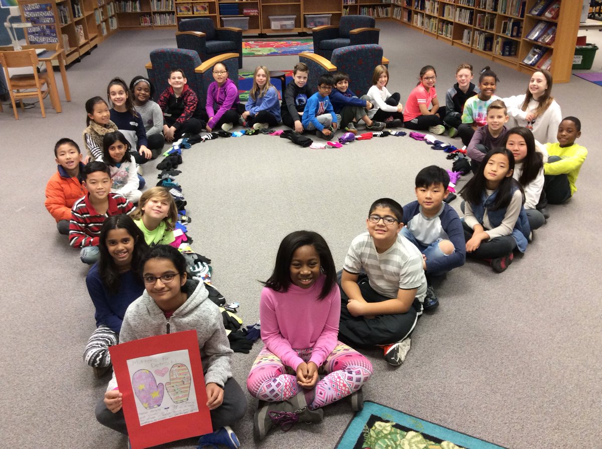 MrsCBuxton's tweet photo. Hamilton Hawks have warm hearts! #mittensfordetroit https://t.co/Mfhf8Gi65K