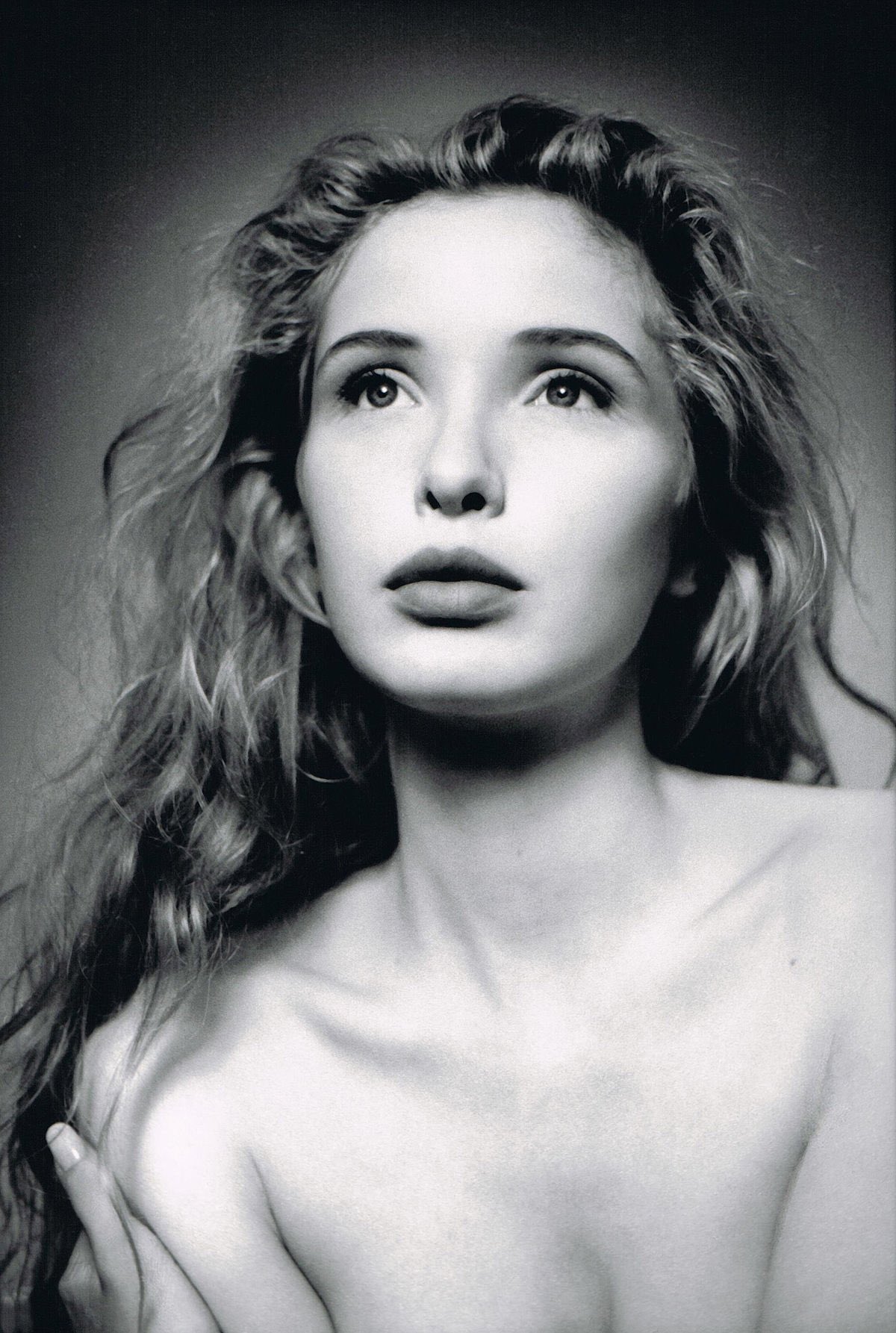    Wishing a very happy birthday to the talented and gorgeous Julie Delpy! 