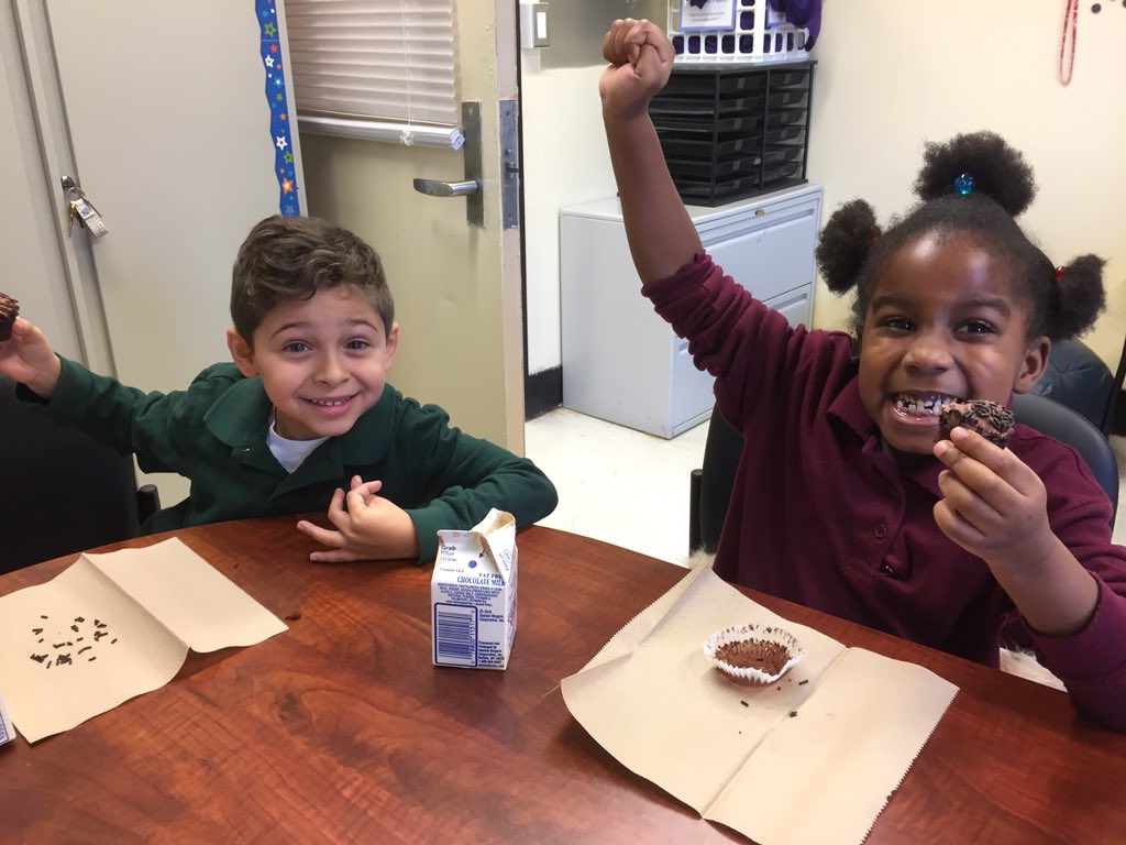 Lunch and cupcakes to celebrate some awesome PAWS bucks superstars from K-100! #76learns #ps76q <a href="/ByrneWilkinson/">Wilkinson Byrne</a>