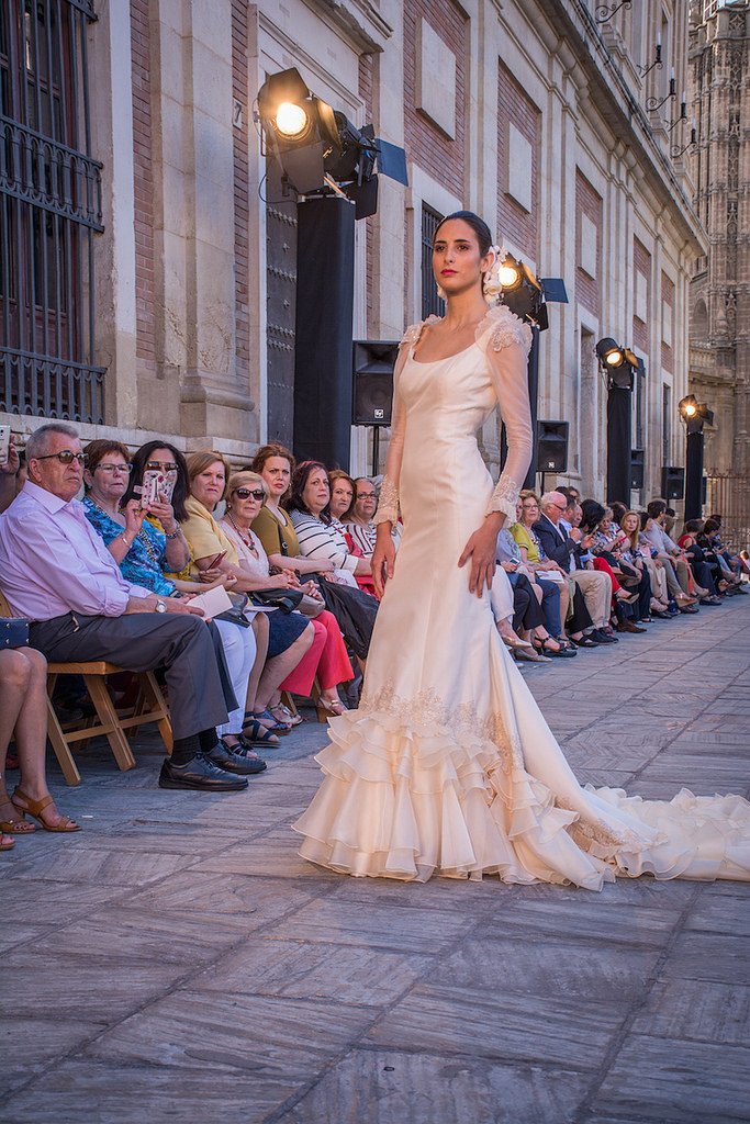 alicacer's tweet photo. ¿Te casas el año que viene? ¿Buscas #VestidoNovia?
#MODA #NOVIAS2018 👰👰
Ya trabajamos en nuestra nueva línea de #novias. Si quieres ver nuestros nuevos #vestidos y #diseños te atendemos en exclusiva
COGE CITA ☎ 606 17 89 34
C/ Cuna portal 46-3° puerta 5
https://t.co/Tg4BPhYLCz https://t.co/sdW8JESimf