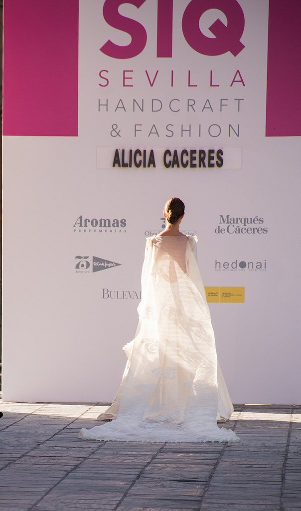 alicacer's tweet photo. ¿Te casas el año que viene? ¿Buscas #VestidoNovia?
#MODA #NOVIAS2018 👰👰
Ya trabajamos en nuestra nueva línea de #novias. Si quieres ver nuestros nuevos #vestidos y #diseños te atendemos en exclusiva
COGE CITA ☎ 606 17 89 34
C/ Cuna portal 46-3° puerta 5
https://t.co/Tg4BPhYLCz https://t.co/sdW8JESimf