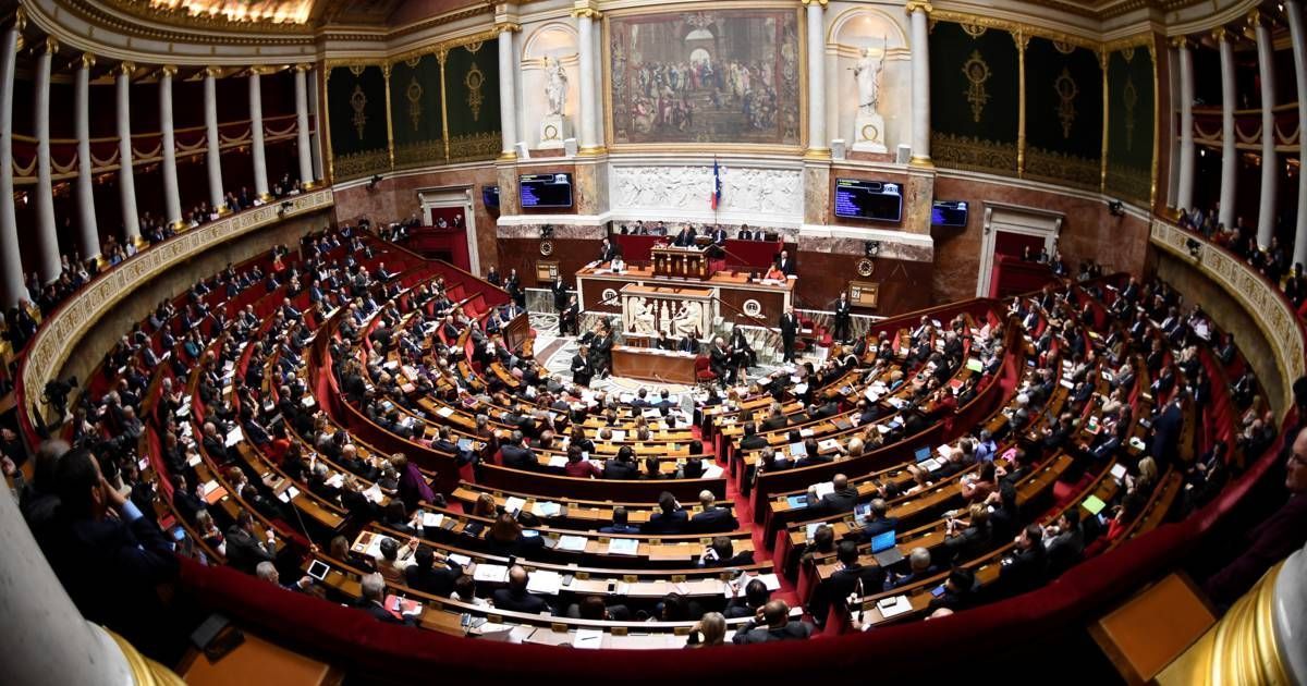 MagazineCapital's tweet photo. Les députés d'En Marche, dont @claireopetit et @BrunoBonnellOff cancres de l'Assemblée, ceux de la @FranceInsoumise bons élèves, notamment @ericcoquerel et @Deputee_Obono. Notre classement https://t.co/iQd6CQ4ZkB https://t.co/vP8nqiHMzp