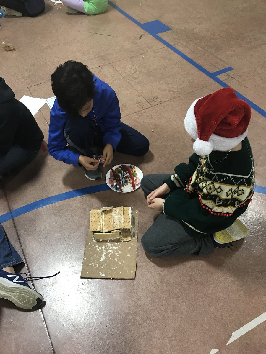mrsrandall104's tweet photo. @PViewSPS upper elementary STEAM project to determine perimeter and area. #gingerbreadhouses #PVK8 @officialSPS @KaitlynEagon @MissBrock25 https://t.co/3AeDiWTrC9