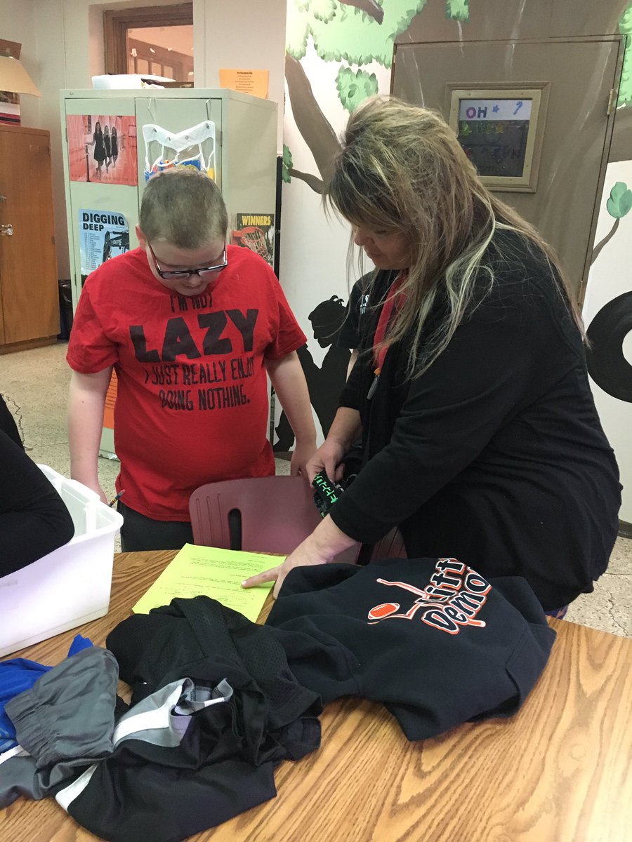 jrmclaugh's tweet photo. Looking at clothing labels before they do their laundry project for FCS! #washpride https://t.co/r5PkvYl94l