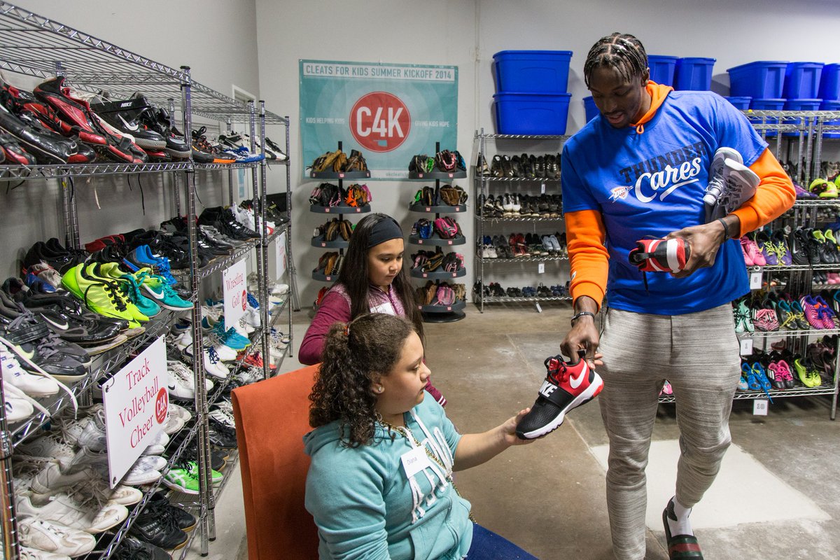 okcthunder's tweet image. This week @JeramiGrant and @pdpatt visited @C4Kokc to help local school teams pick out sporting equipment and shoes 👟🏀