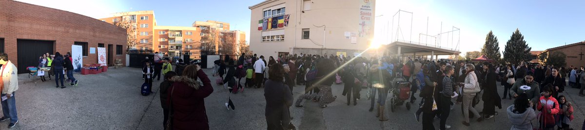 StaCruz_Erasmus's tweet photo. Exitazo! #MercadilloSolidario #ErasmusPlus #Erasmus #SantaCruz #Guadalajara #GuadaMola https://t.co/eeCu66VZMp