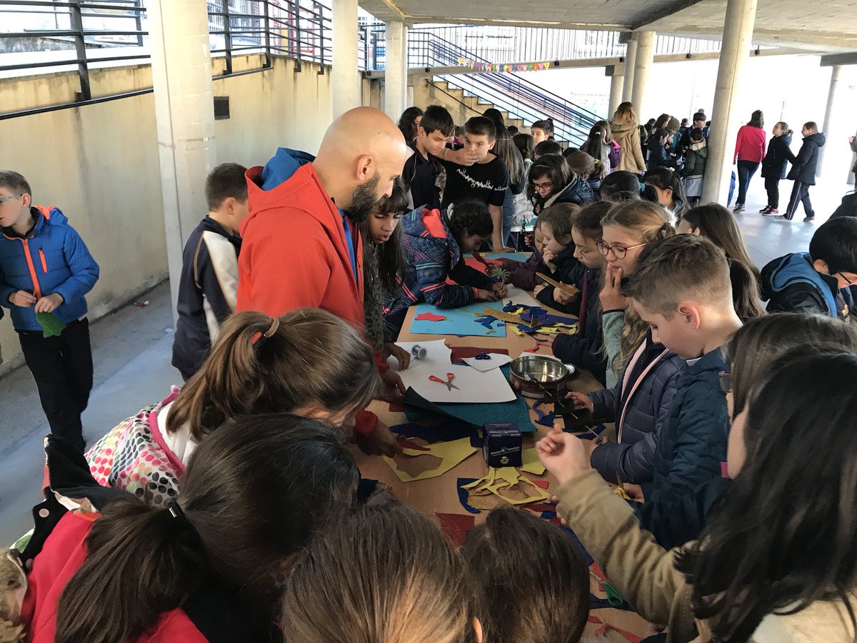StaCruz_Erasmus's tweet photo. Exitazo! #MercadilloSolidario #ErasmusPlus #Erasmus #SantaCruz #Guadalajara #GuadaMola https://t.co/eeCu66VZMp
