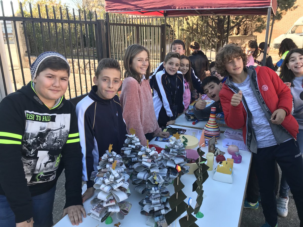 StaCruz_Erasmus's tweet photo. Exitazo! #MercadilloSolidario #ErasmusPlus #Erasmus #SantaCruz #Guadalajara #GuadaMola https://t.co/eeCu66VZMp