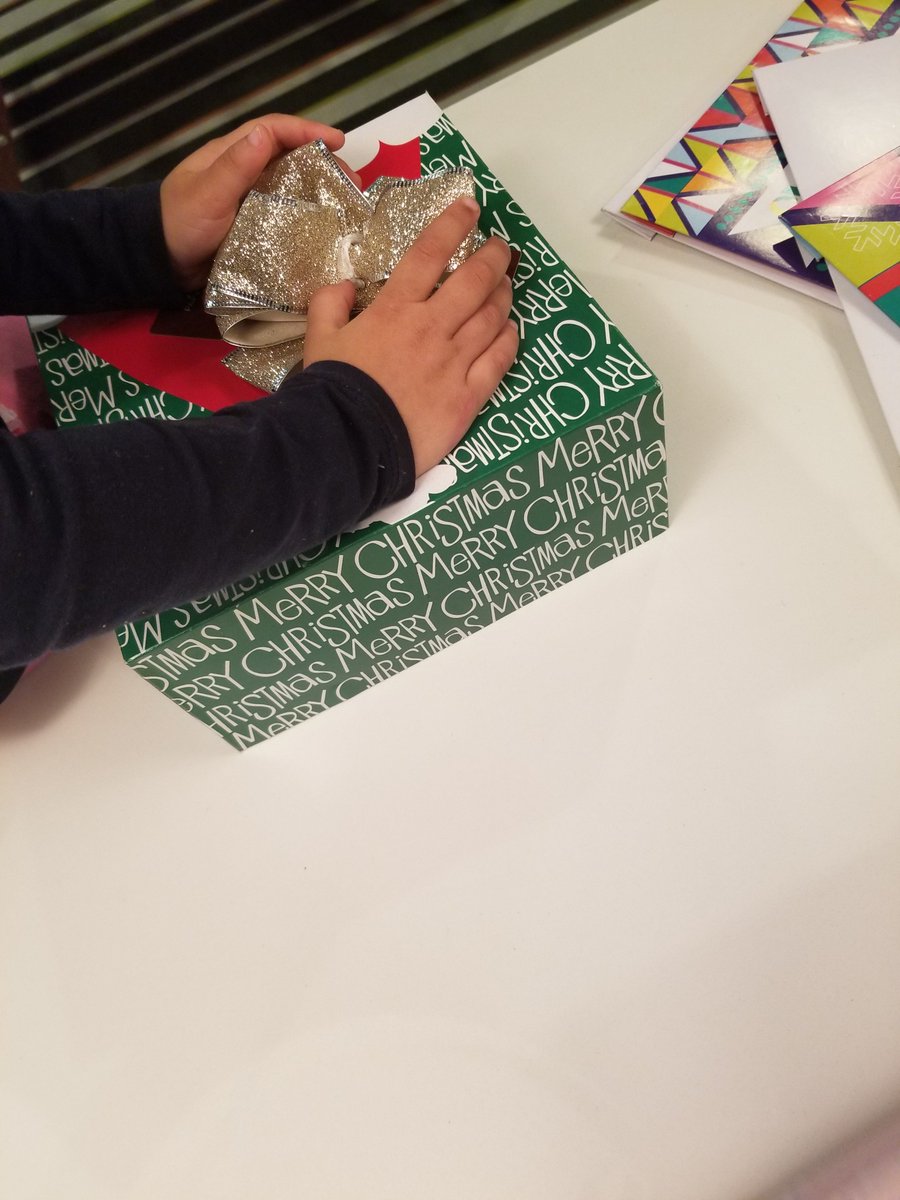 TheShayDC's tweet photo. Friends that wrap together, stay together! #TheShayDC #Shawsome https://t.co/Um5teOs46q