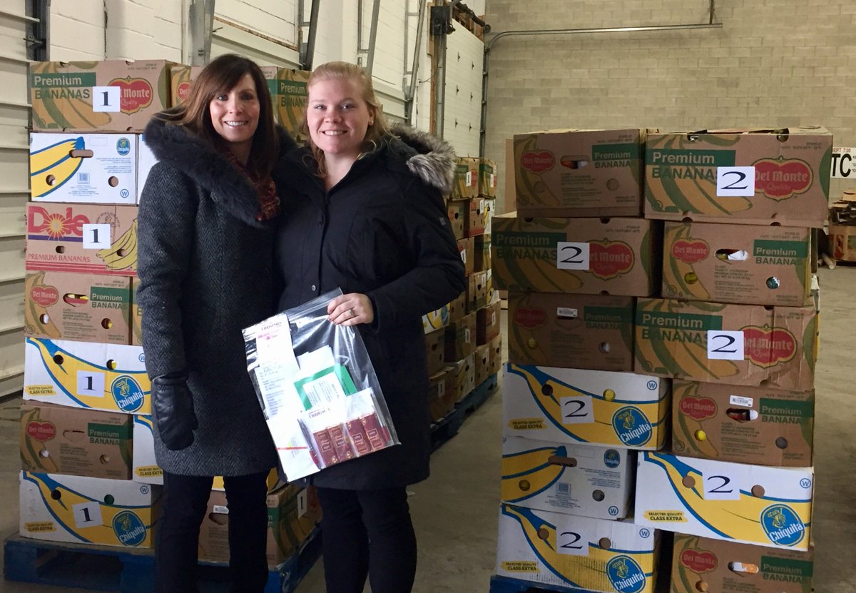 Dec 18: QSR got into the holiday spirit by delivering Christmas hampers with the #ChristmasSharing program bit.ly/2BNpl8I #Rotary #smallbutmighty