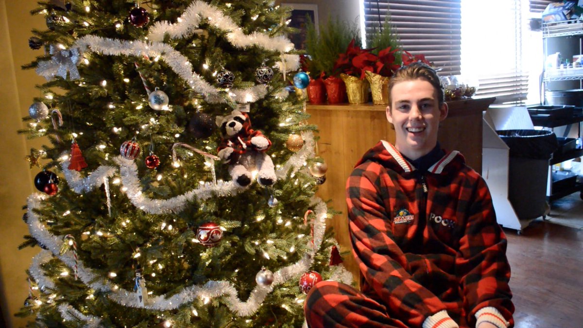 Kelowna_Rockets's tweet photo. Christmas with the Rockets: Here's a few of your favourite Rockets favourite Christmas memories! https://t.co/DfWrB7RBkF #WHLRockets #HappyHolidays #MerryChristmas #saycheeseKole #Cricks 🚀🐉 https://t.co/MBbVdiI6Fu