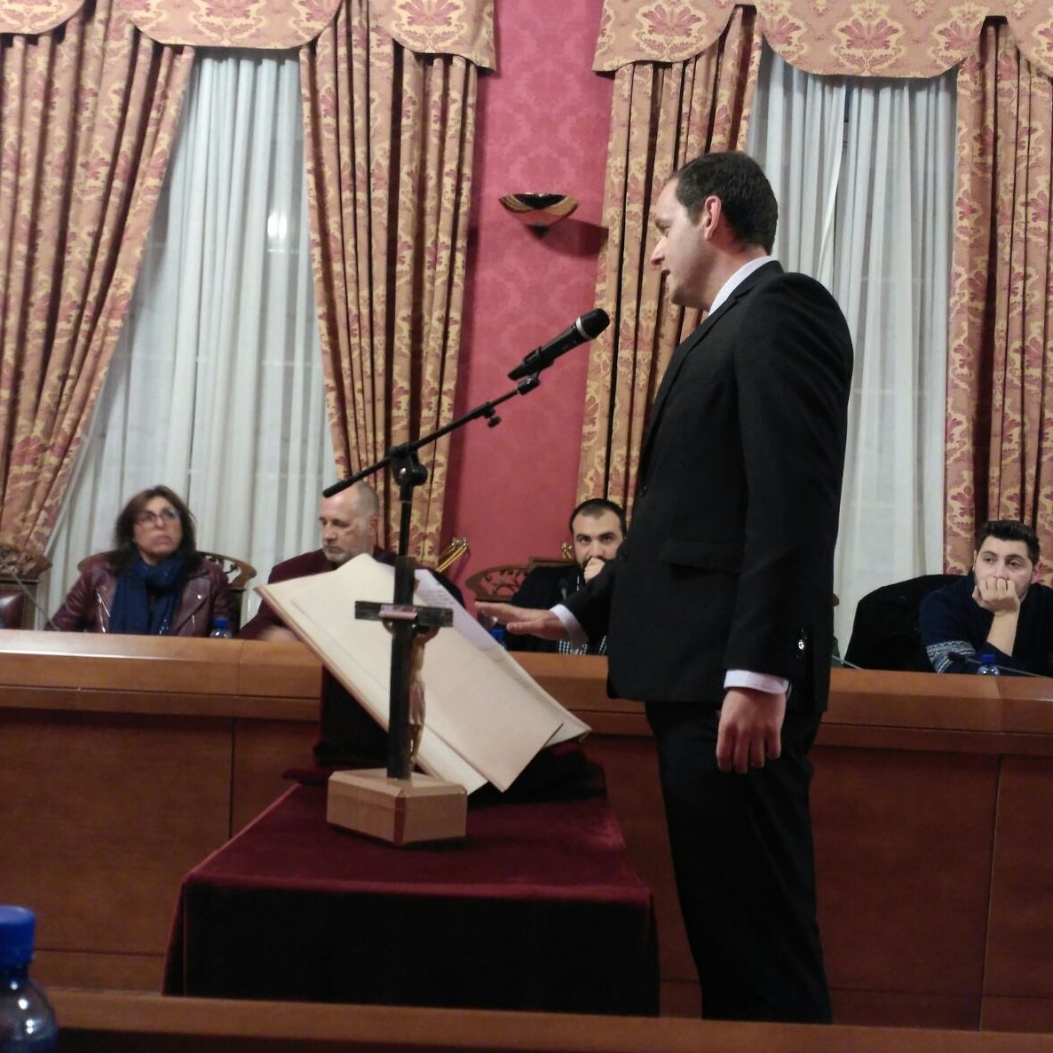 ➡️Carlos Herrera, toma posesión como condejal del ayuntamiento de Tomelloso por el Grupo Popular. Enhorabuena Carlos, estamos convencidos que  realizarás tu labor de concejal a la perfección.