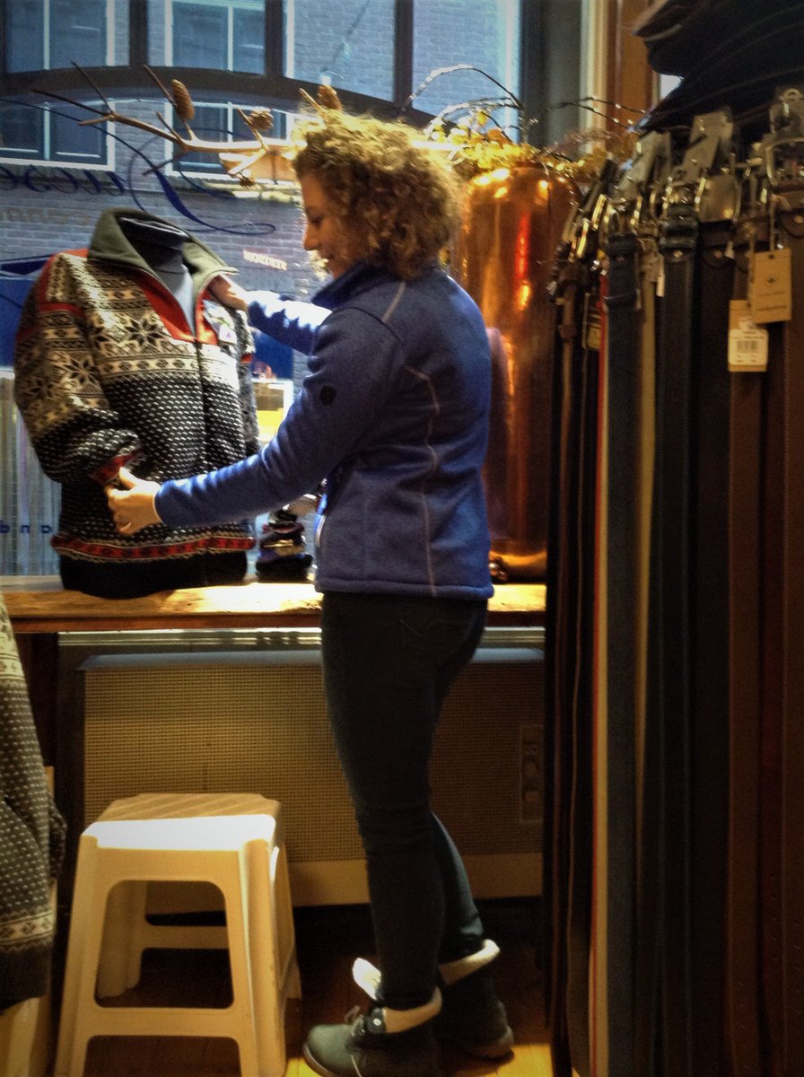 PeterRenskers's tweet photo. "diverse modellen Paddock's damesjeans die afslanken"
Met comfortabele tailleband die net iets hoger aansluit.
* mooie wassingen * variatie in modellen * rechte slanke of slimfit pijpen * 
ook voor lange vrouwen!
Sofie draagt vestjasjes van Kjelvik op haar Paddock's Jeans. https://t.co/K3N5tIET4p