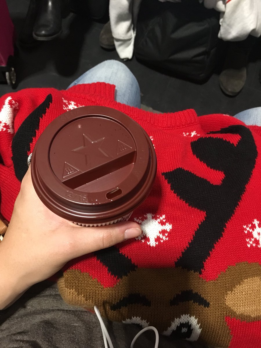Joyacting's tweet photo. Plane delayed.... so... yeah. 2 hours to wait but still really ready for a Christmas at home !! 🎄😁 https://t.co/WE3Bl59BbY