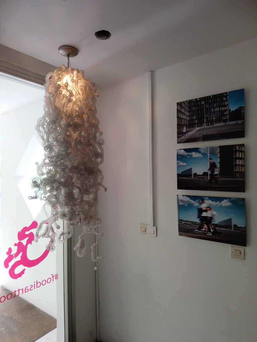 FondDonwahi's tweet photo. A voir : 
#Exposition de #photographies
"flânerie parisienne" par Pierre-Alban Plucinski
et bien sûr,
 A boire....et A manger...!
#FoodisArttoo Le Lounge by B&amp;J
Lundi-Samedi 10h-23h https://t.co/NCWTNRo61e