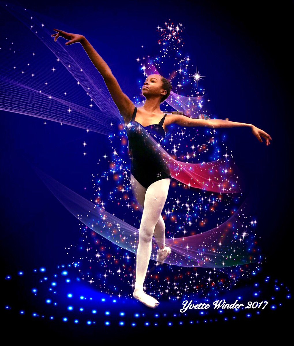 YvetteWinder's tweet photo. Seasons Greetings #balletdancer #browngirlsdoballet #ballet #balletpose #ywindercollection #beautifulballerinas #winterholiday #like4like #follow4follow @dancemagazine @Complexionsnyc @BlochDance_USA @DTHballet @NBCWorldofDance @GeorgiaBallet @balletpost https://t.co/DiOHbnEWsg