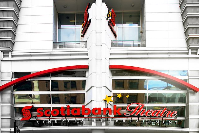 Doesn’t a nice giant box of popcorn and a warm theatre sound kind of amazing, right about now? #scotiabanktheatre #peterandadelaide