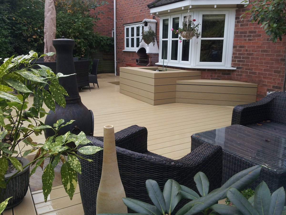 StonetreeLive's tweet photo. #ThrowbackThursday and we take a look back at this #compositdecking we did as one of our 1st jobs. Amazing to see how much #compositdecking has come on in the past few years! You can find this on our website here https://t.co/sZgyPNNdhE @upmprofi #decking #lowmaintenancedecking https://t.co/RMIFkAcck5