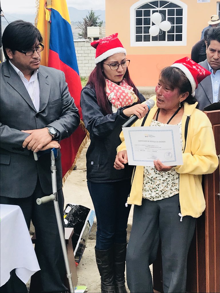 Gober_Cotopaxi's tweet photo. @HectorGon35, Gobernador de Cotopaxi, recalca que se debe trabajar siempre para los más necesitados, e inaugura las primeras 6 viviendas del proyecto #ManuelaEspejo de la @Vice_Ec con su delgado @RobertGallegosJ 

##CotopaxiUnSoloCorazón https://t.co/kAr8i1XWDq