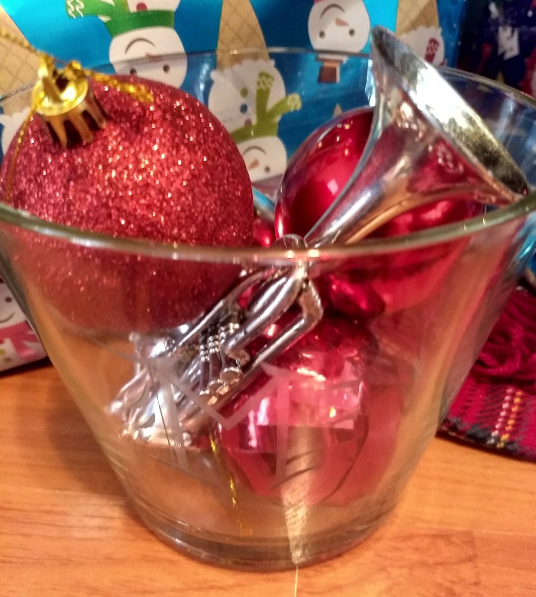 jennymcinspired's tweet photo. Merry Christmas from our home to yours! #whenyourlastnameismcafeeandyouwatchOutlander #Cooklander #ScottishSanta https://t.co/Qlx0yObyiP