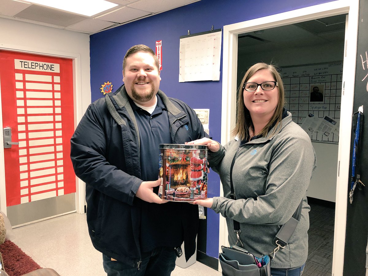 Alysha_Lillard's tweet photo. Sending some holiday love to our Columbus/Toledo ATTR neighbors this weekend!! If you see an #IHXFactor pop up at your store, they come bearing gifts! Thanks for being our partner!! 🍿❤️ #OHPA https://t.co/XI642ZbxpB
