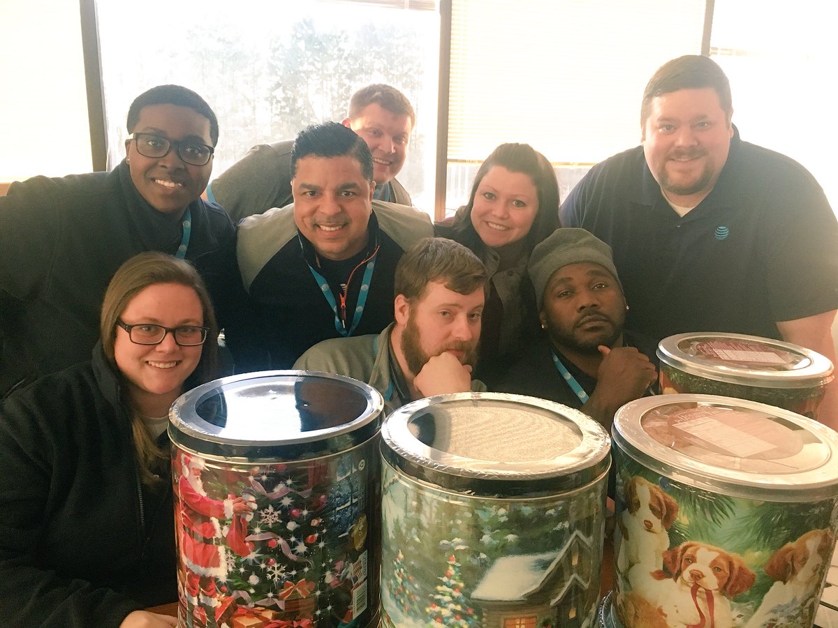 Alysha_Lillard's tweet photo. Sending some holiday love to our Columbus/Toledo ATTR neighbors this weekend!! If you see an #IHXFactor pop up at your store, they come bearing gifts! Thanks for being our partner!! 🍿❤️ #OHPA https://t.co/XI642ZbxpB