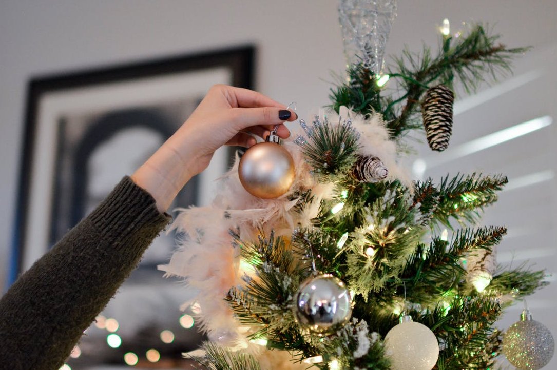 cyberawaregov's tweet photo. Don’t let hackers spoil your #Christmas! Take a #TechFree15 moment
from your new devices and install the latest software and app updates. https://t.co/MqlYRl1iVs