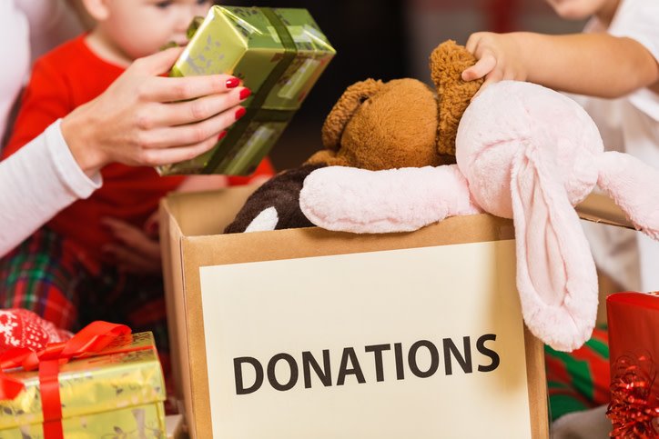 RoyalCarting's tweet photo. 'Tis the season to give joy! Find a local donation center to drop off any toys, clothes, or other items that you no longer need and make someone else's holiday brighter! 🎁 https://t.co/qjTZSfNb7t