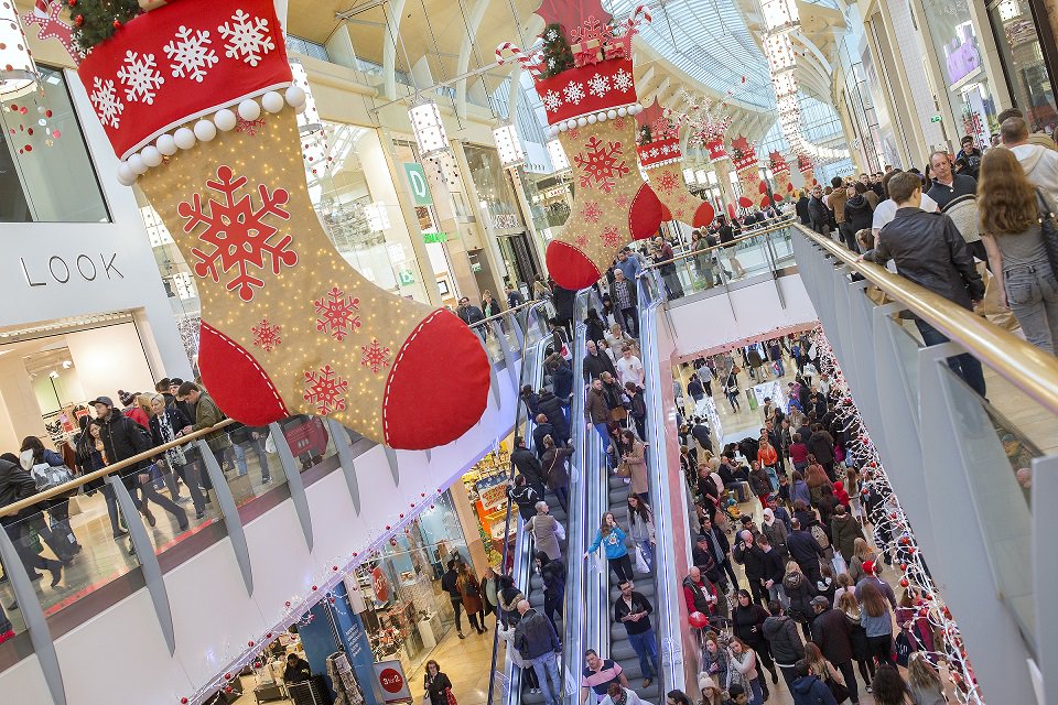 StDavidsCardiff's tweet photo. It's your last chance to #win lots of #Christmas goodies tomorrow! Make sure you find the perfect #StockingSelfie spot in the centre and it could be your lucky day! π https://t.co/RrxMUd8bAt
