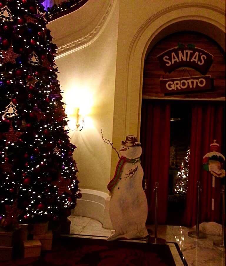 Visiting the very festive <a href="/amba_hotels/">Amba Hotels</a> 

#Christmas2017 #santaiscoming