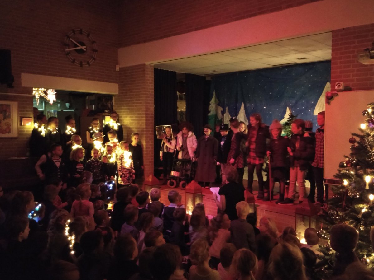 Na de uitvoering van de kerstmusical Goudeerlijk, is het nu lekker smikkelen in de groepen!