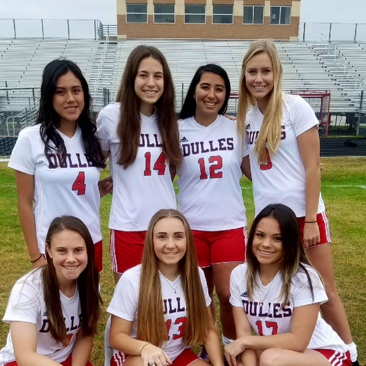 LadyVikeSocDHS's tweet photo. #NewProfilePic #superseniors #DLVS #PLAYOFFGOALS https://t.co/9MVLCSabnW