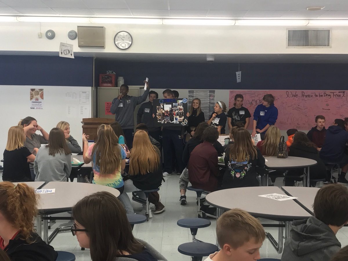 DVP6_SIVANI's tweet photo. Go out to your middle schools and start informing them about DECA early!!!  A great way to get the younger, future business leaders ahead of the game!! 🔷🔹🔷🔹 #D6 #GrowMODECA https://t.co/zNIwc79vhZ