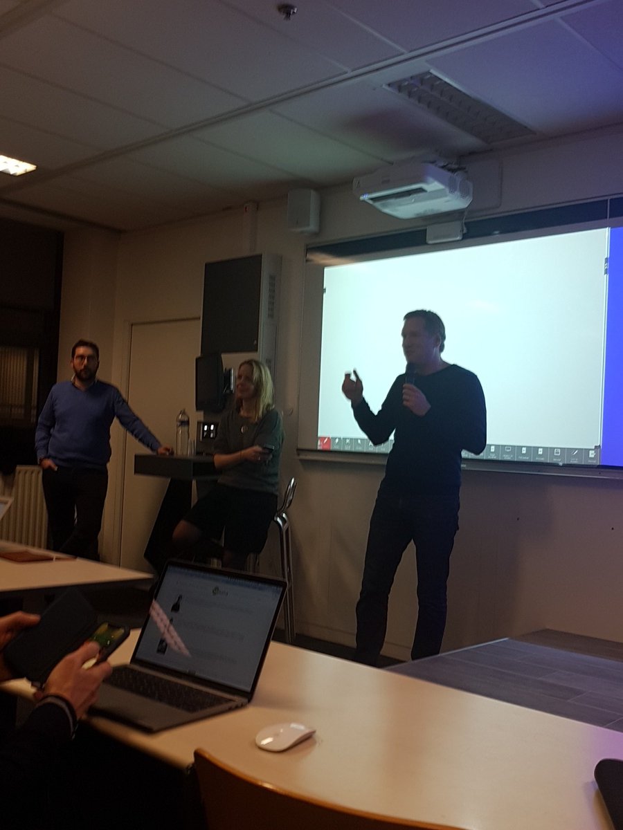 NasserABDELLI's tweet image. Merci @SirdataGroup pour leur visite @ILV_Formations et leur presentation aux promo 2018 du @MbaMci. #data #sirdata #retargetting #MBAMCI