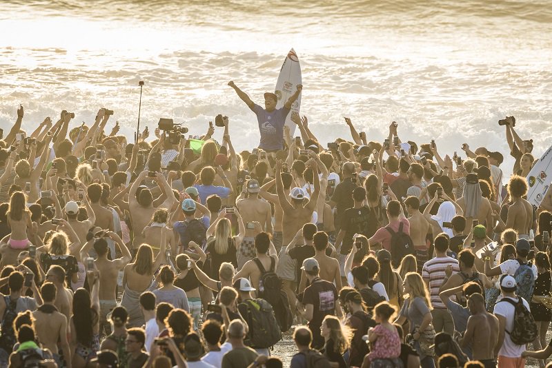 Nos despedimos con #surf, un deporte convertido en una importante fuente de crecimiento turístico y económico para los destinos en los que se practica. <a href="/wsl/">World Surf League</a> @wsl_qs <a href="/comunicasurf/">Comunica Surf</a> <a href="/JeremiasSMartin/">Jeremías San Martín</a> #surfing #España #Deporte ow.ly/gZBY30hnq4K
