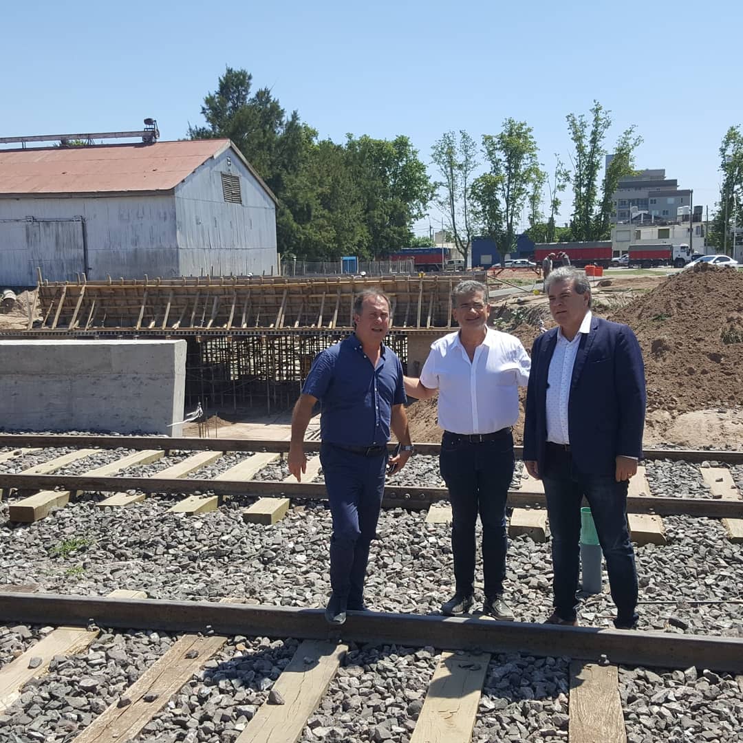LichiScarlatto's tweet photo. #Hernando junto al Ministro de Agricultura Sergio Busso y Int. Gustavo Bottasso recorrimos la #Obra #Subnivel 2da. etapa que Financia el @gobdecordoba @JSchiaretti https://t.co/FfmvhRv2hN