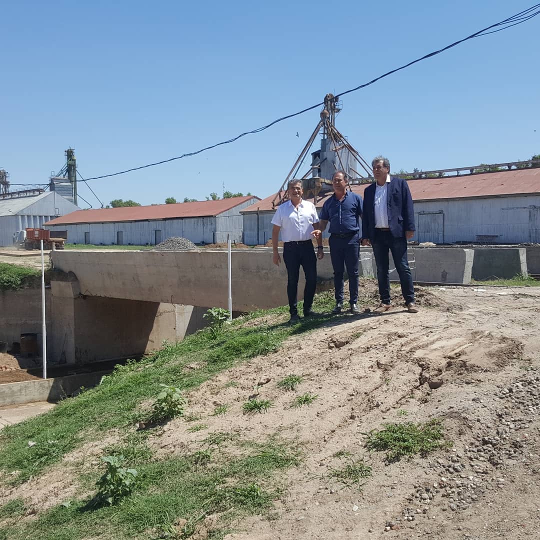 LichiScarlatto's tweet photo. #Hernando junto al Ministro de Agricultura Sergio Busso y Int. Gustavo Bottasso recorrimos la #Obra #Subnivel 2da. etapa que Financia el @gobdecordoba @JSchiaretti https://t.co/FfmvhRv2hN